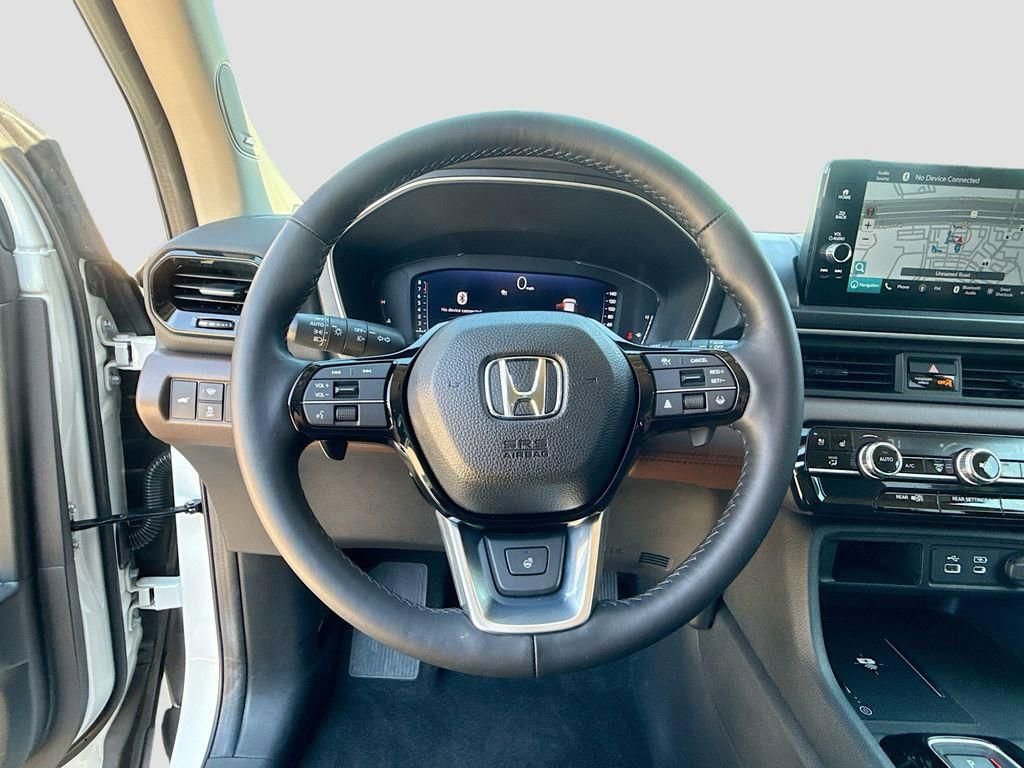 Used 2025 Honda Pilot Elite image 11