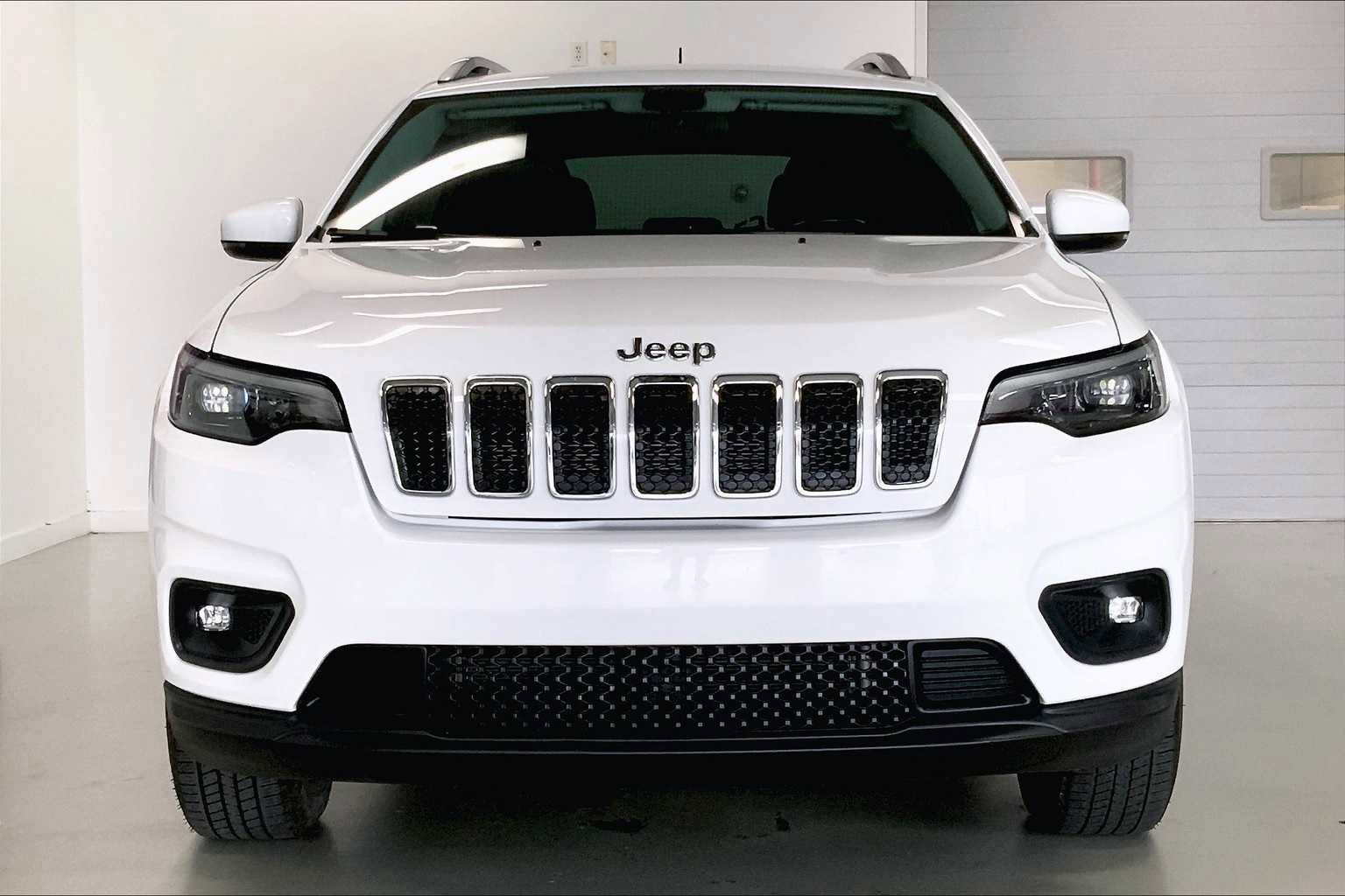 Used 2019 Jeep Cherokee Latitude Plus w/ Cold Weather Group image 6