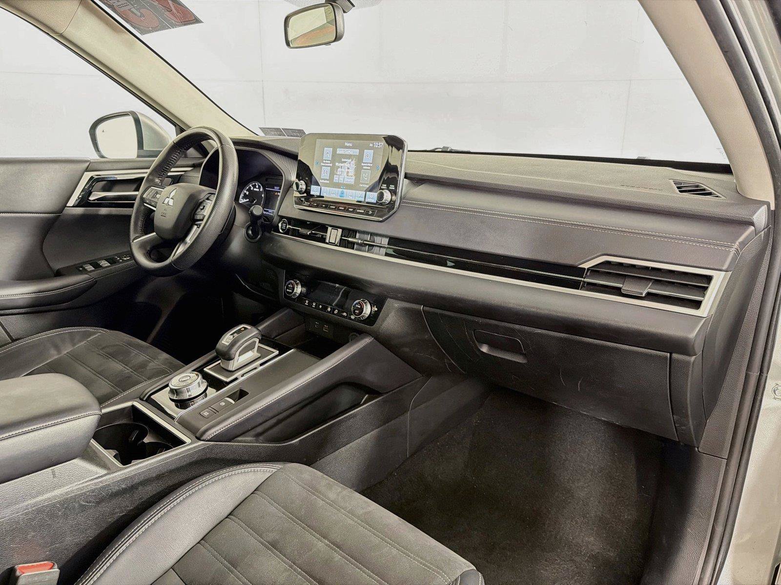 Used 2023 Mitsubishi Outlander SE AWD/4WD image 32
