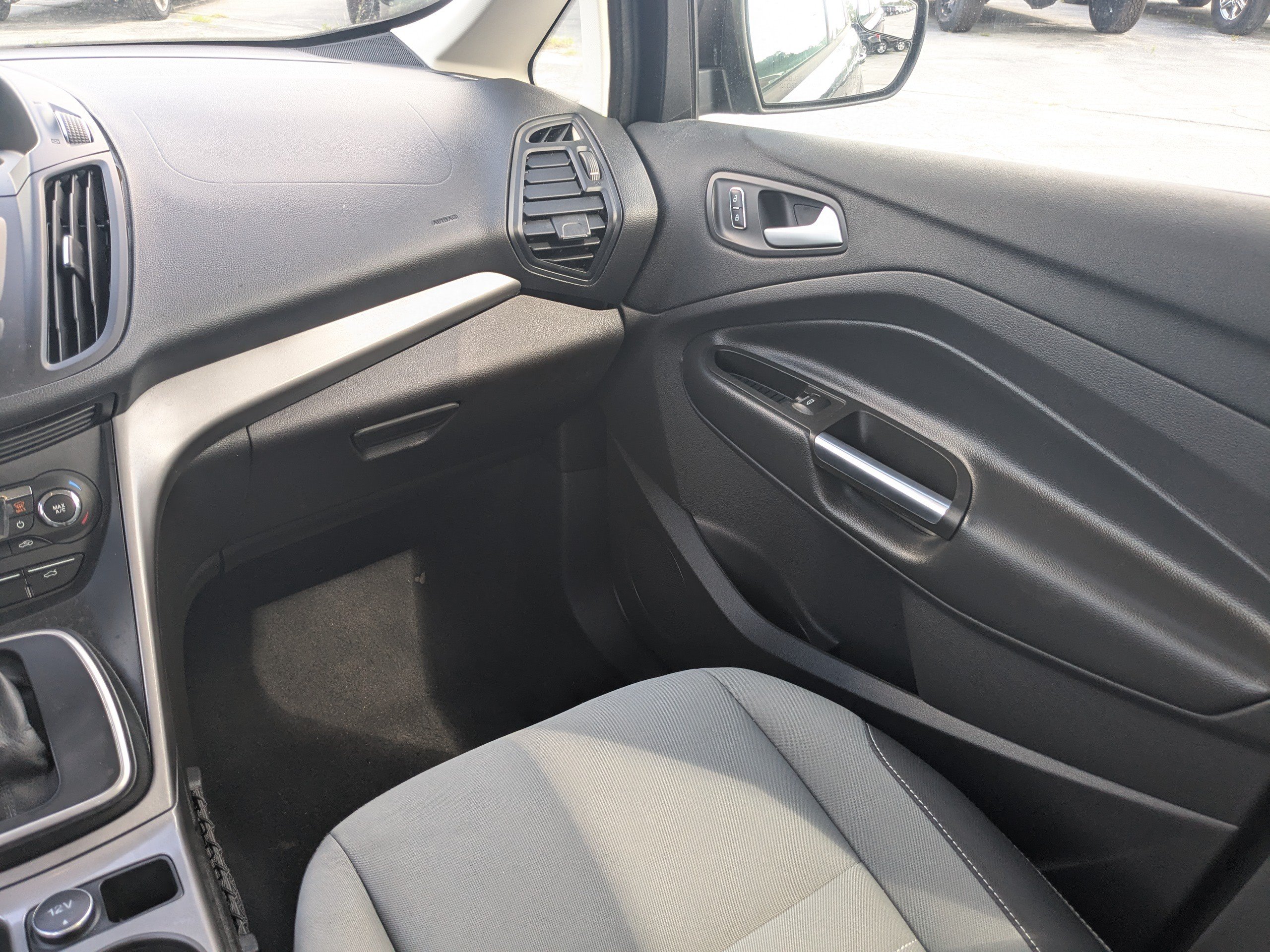 Used 2016 Ford C-MAX SE w/ Equipment Group 201A FWD image 16