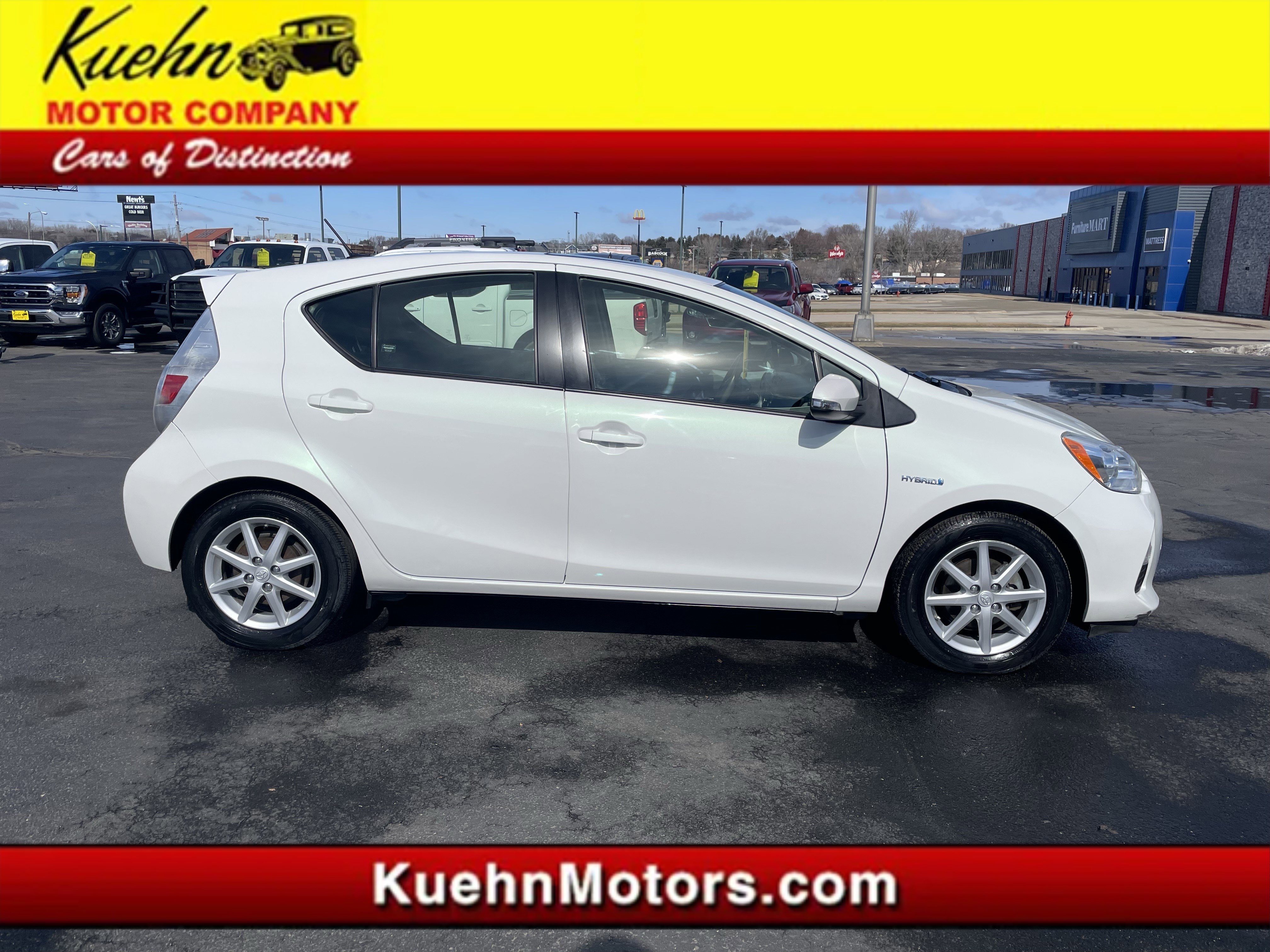 Used 2014 Toyota Prius C Three video 1