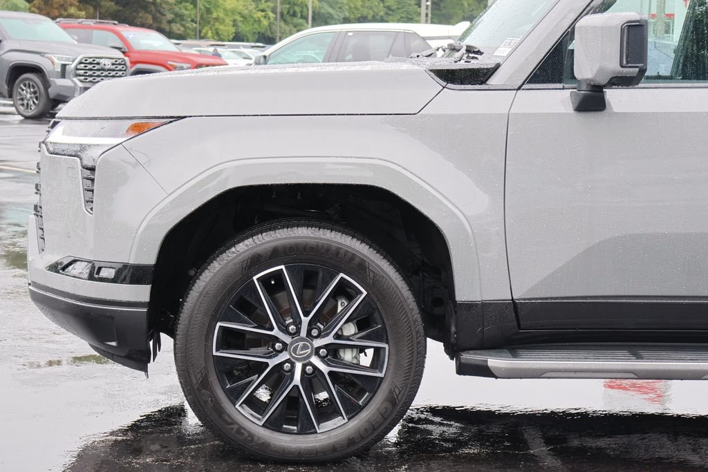 Used 2025 Lexus GX 550 w/ Accessory Package (2T) AWD/4WD image 2