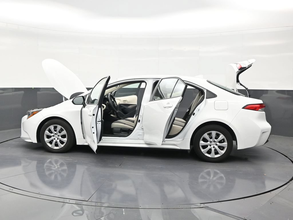 Used 2025 Toyota Corolla LE FWD image 30