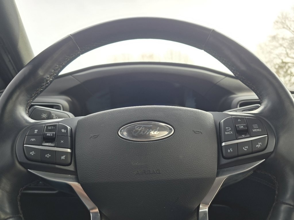 Used 2020 Ford Explorer Platinum w/ Premium Technology Package image 23