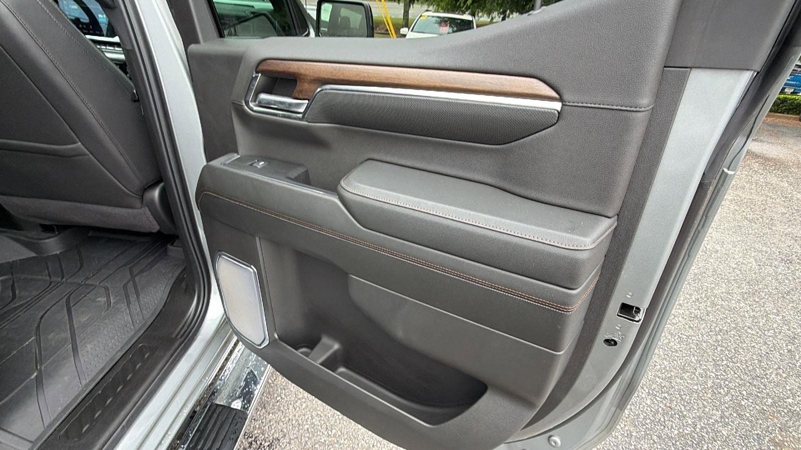 Certified 2024 Chevrolet Silverado 1500 High Country w/ High Country Premium Package AWD/4WD image 19
