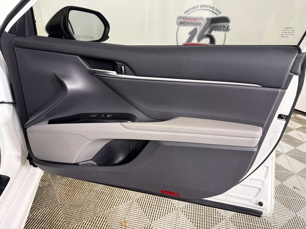 Used 2020 Toyota Camry SE FWD image 14