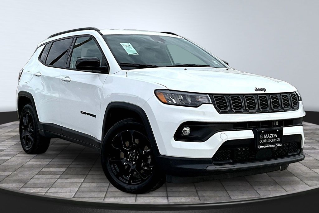 Used 2025 Jeep Compass Latitude w/ Altitude Special Edition AWD/4WD image 4