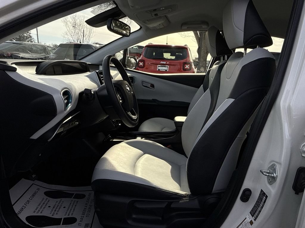 Used 2019 Toyota Prius XLE image 12
