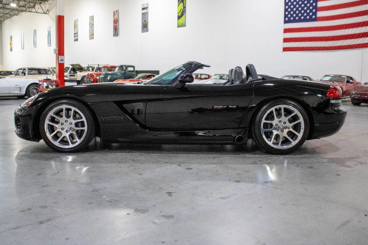 Used 2003 Dodge Viper SRT-10 image 4