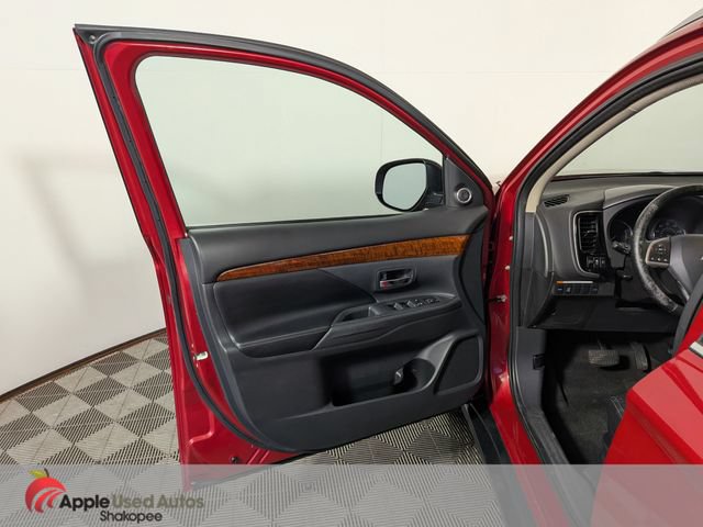 Used 2015 Mitsubishi Outlander GT AWD/4WD image 13