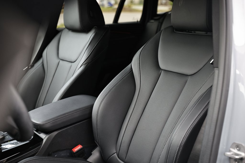 Used 2025 BMW X4 xDrive30i w/ Premium Package image 21