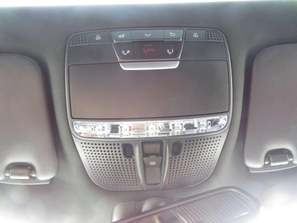 Used 2019 Mercedes-Benz GLC 300 4MATIC image 28