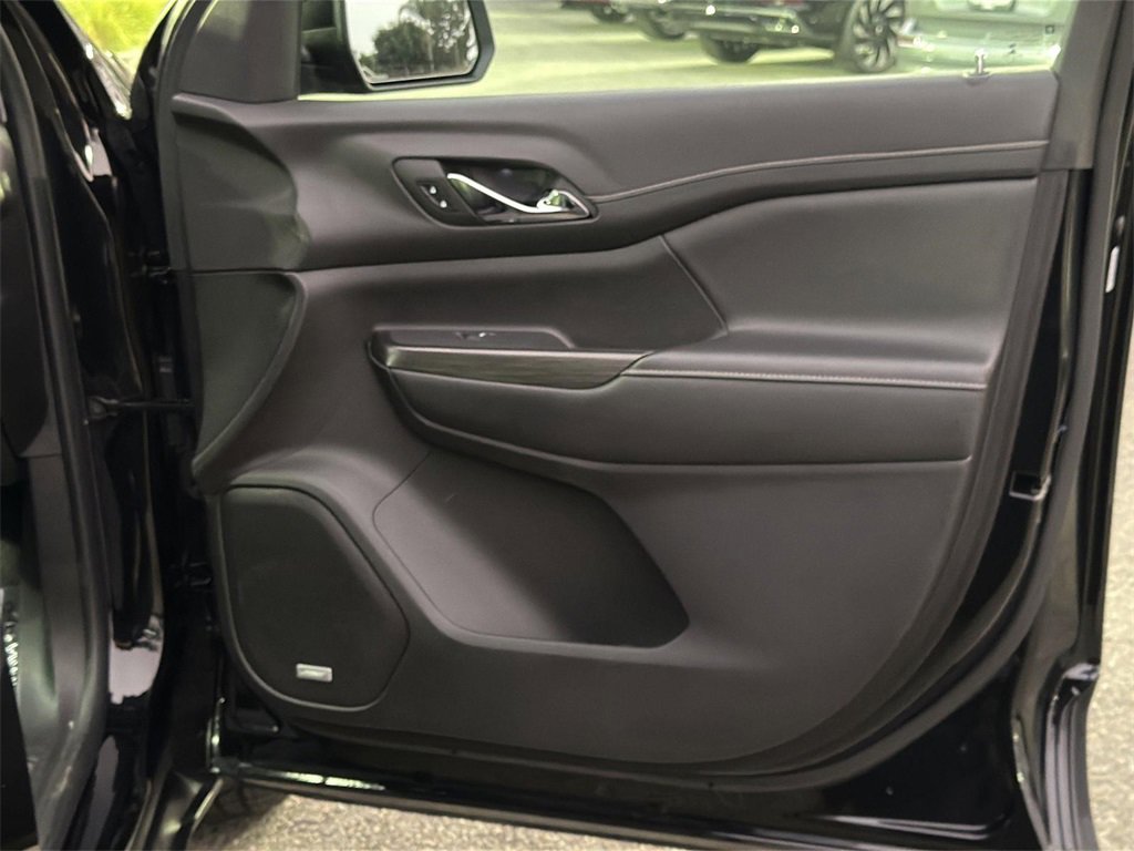 Used 2023 GMC Acadia SLT w/ Elevation Edition image 29