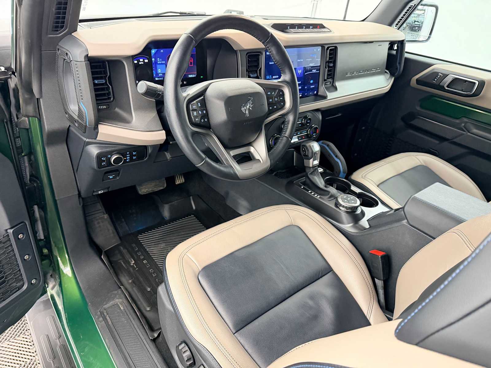 Used 2024 Ford Bronco Wildtrak image 2