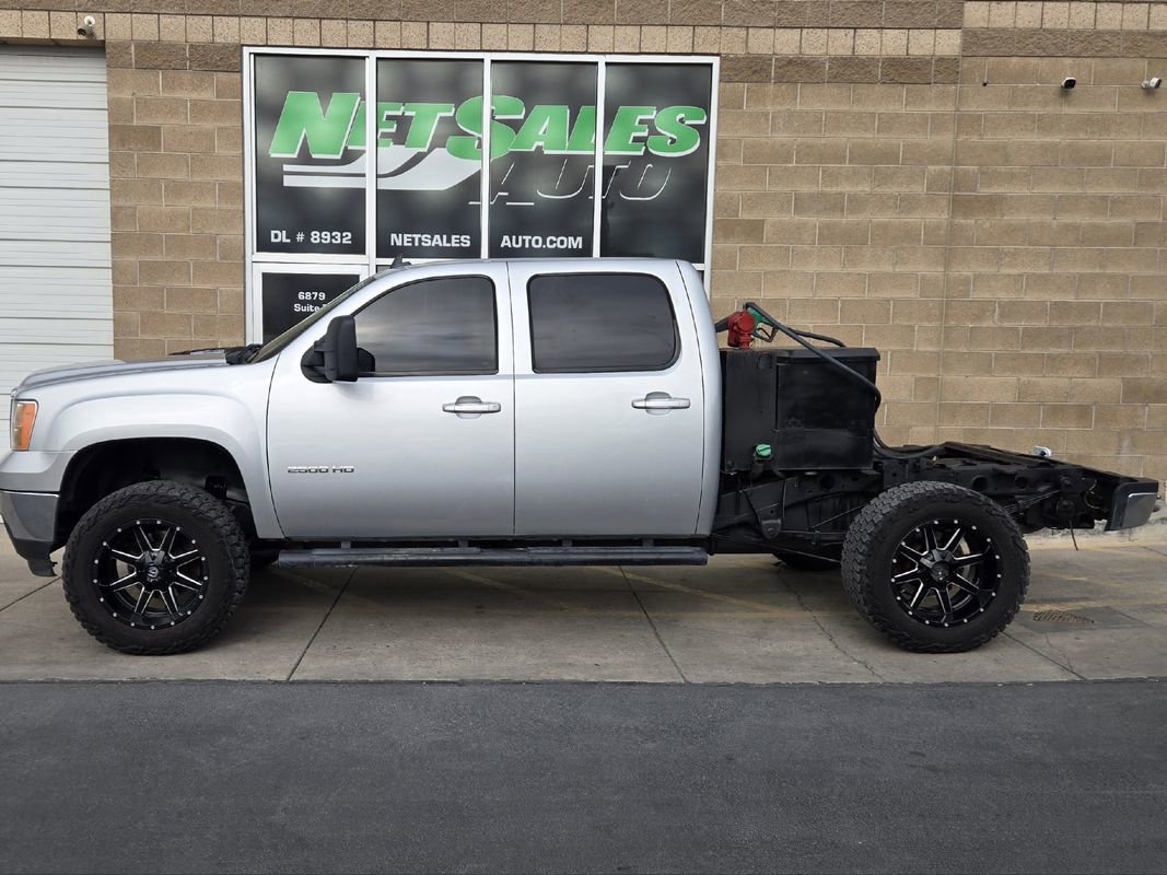 Used 2014 GMC Sierra 2500 SLT w/ Suspension Package, Off-Road image 2