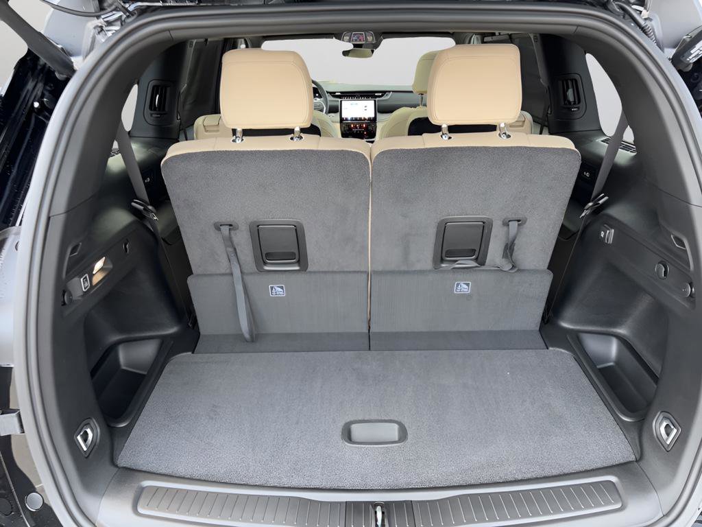 New 2025 Jeep Grand Cherokee L Limited w/ Luxury Tech Group II image 43