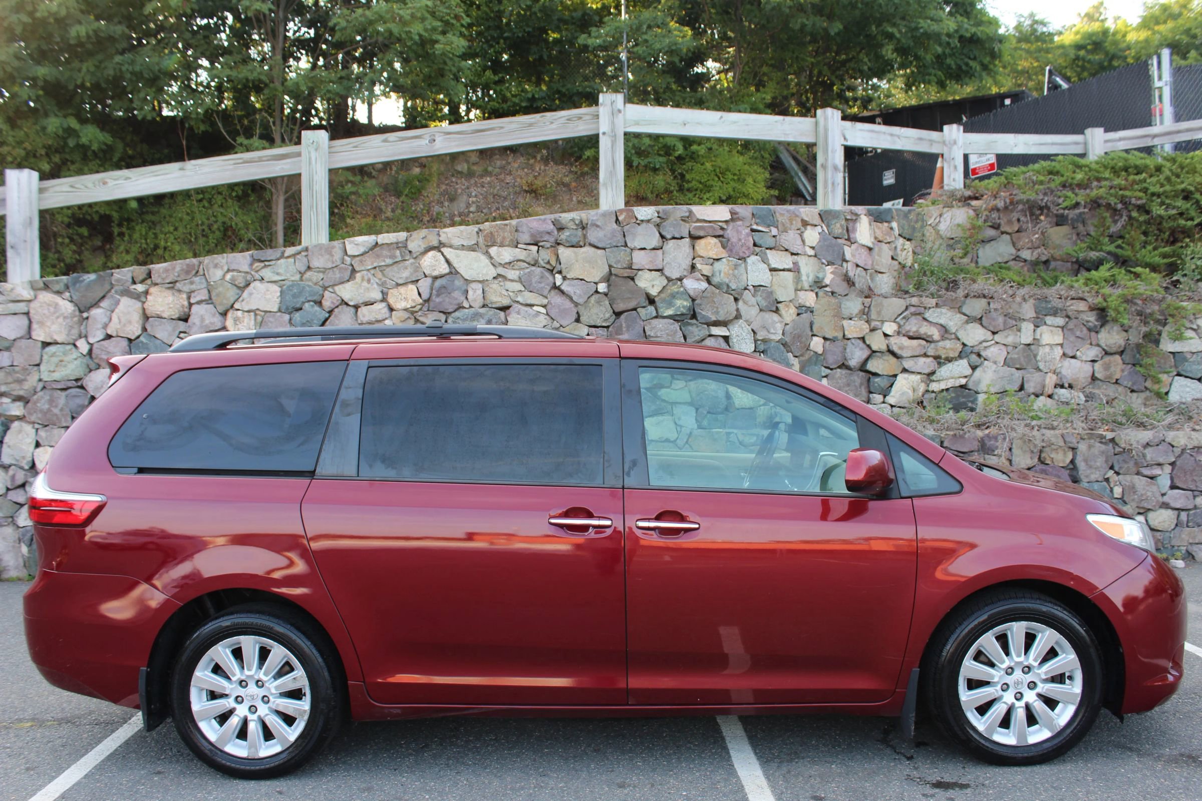 Used 2015 Toyota Sienna XLE Premium image 5
