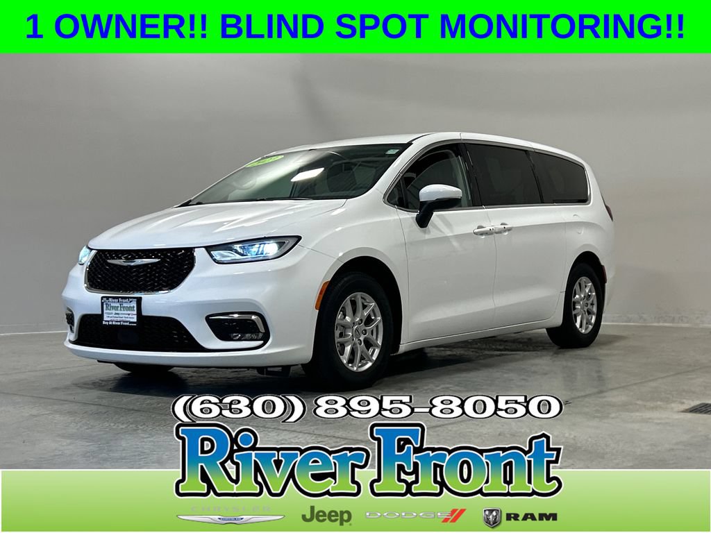Used 2023 Chrysler Pacifica Touring-L FWD image 1