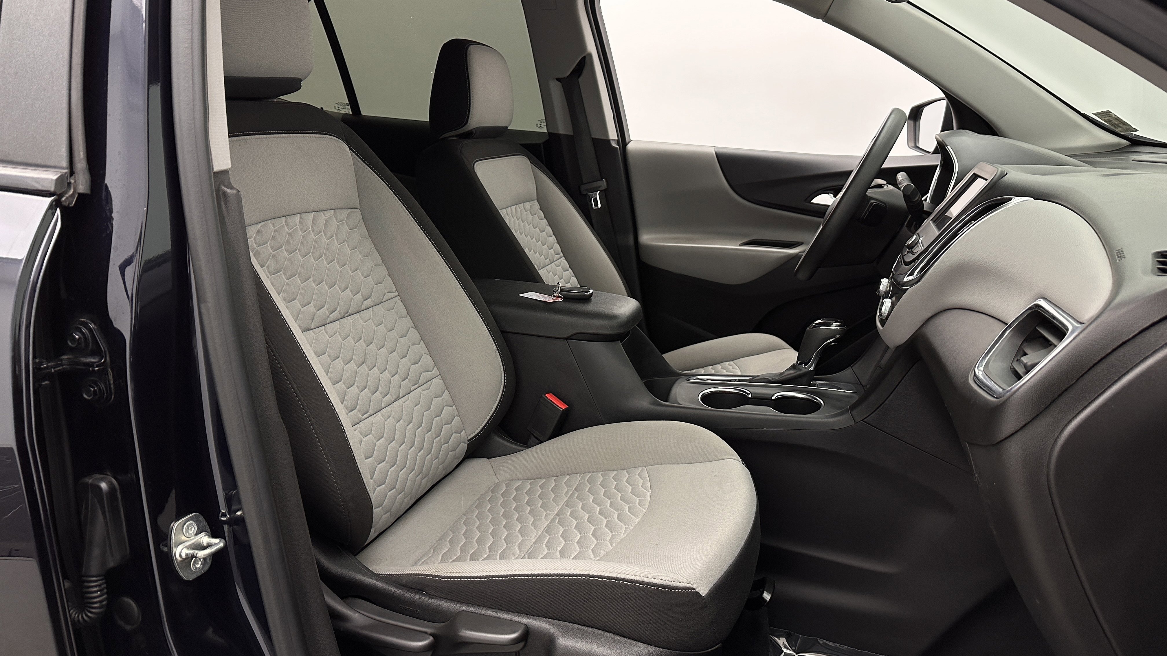 Used 2021 Chevrolet Equinox LS w/ LPO, Blackout Package image 32