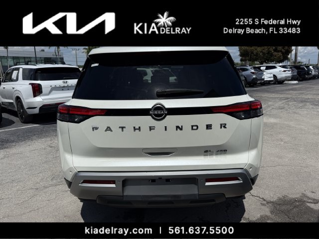 Used 2024 Nissan Pathfinder SL AWD/4WD image 4