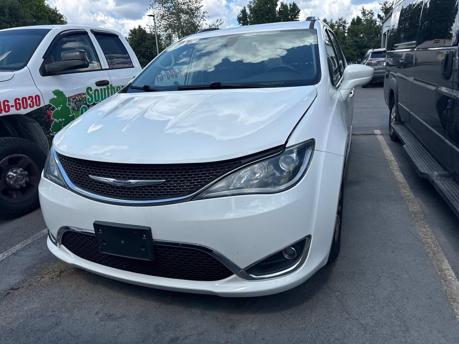 Used 2019 Chrysler Pacifica Touring-L FWD image 15