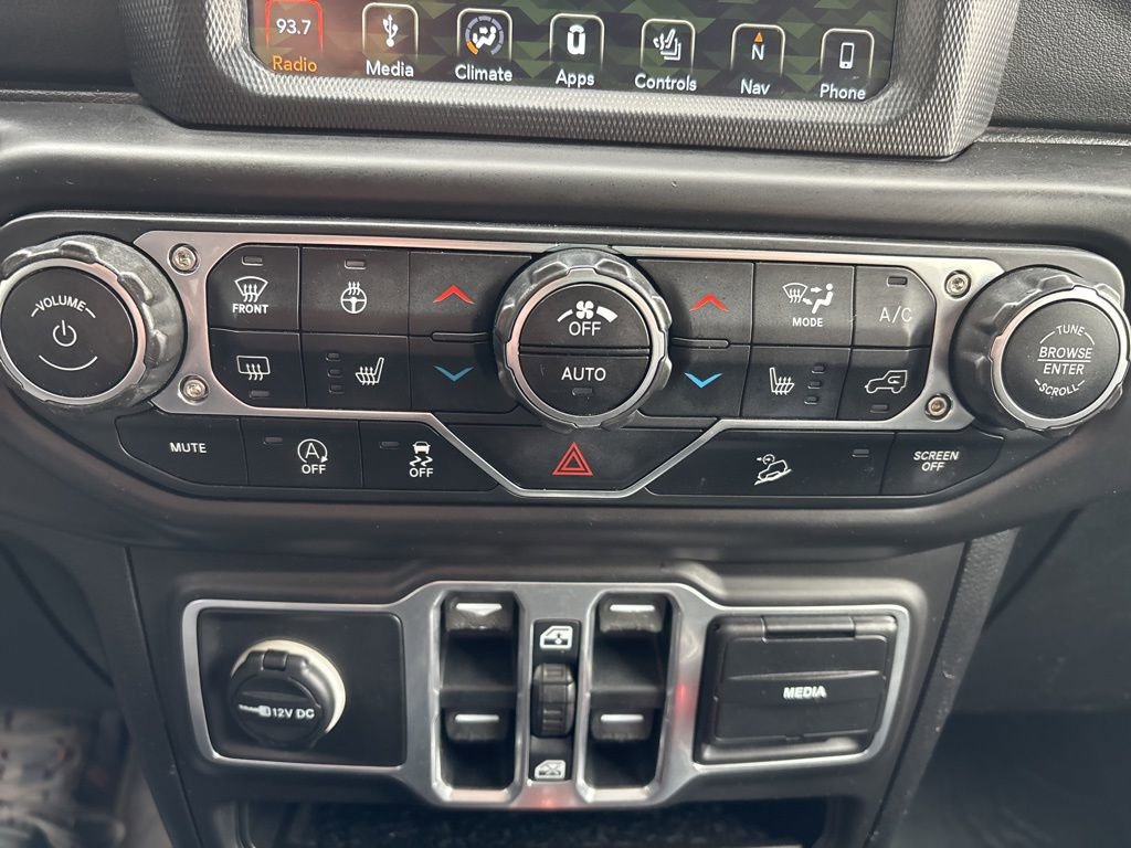 Used 2018 Jeep Wrangler Unlimited Sahara w/ Uconnect 4C Nav & Sound Group image 25