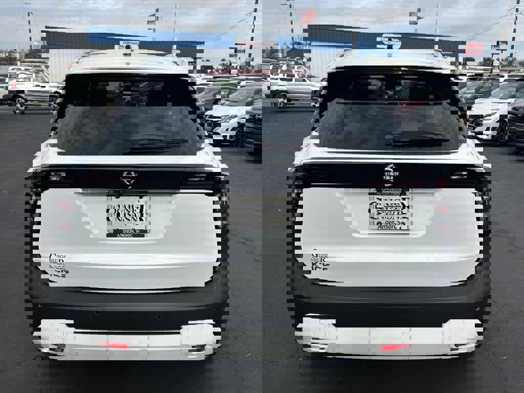 Used 2026 Nissan Kicks SV image 4