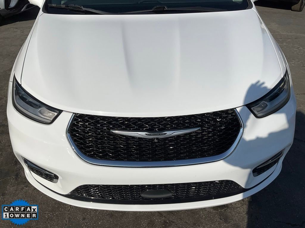 Used 2022 Chrysler Pacifica Limited w/ Uconnect Theater Family Group image 98