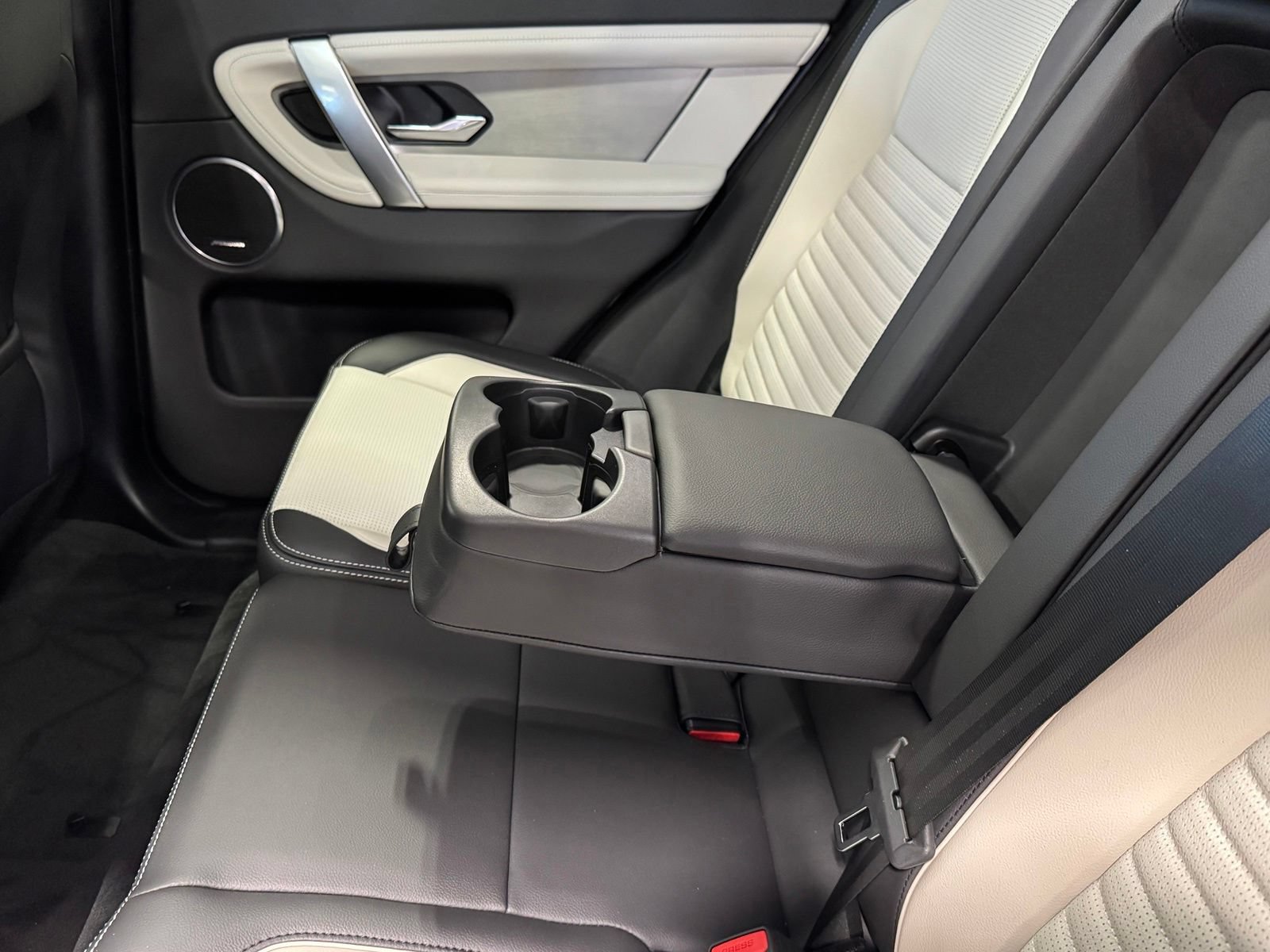 New 2026 Land Rover Discovery Sport Landmark AWD/4WD image 37