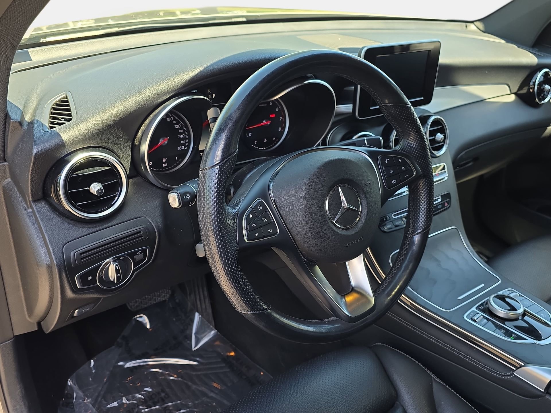 Used 2019 Mercedes-Benz GLC 300 4MATIC image 16