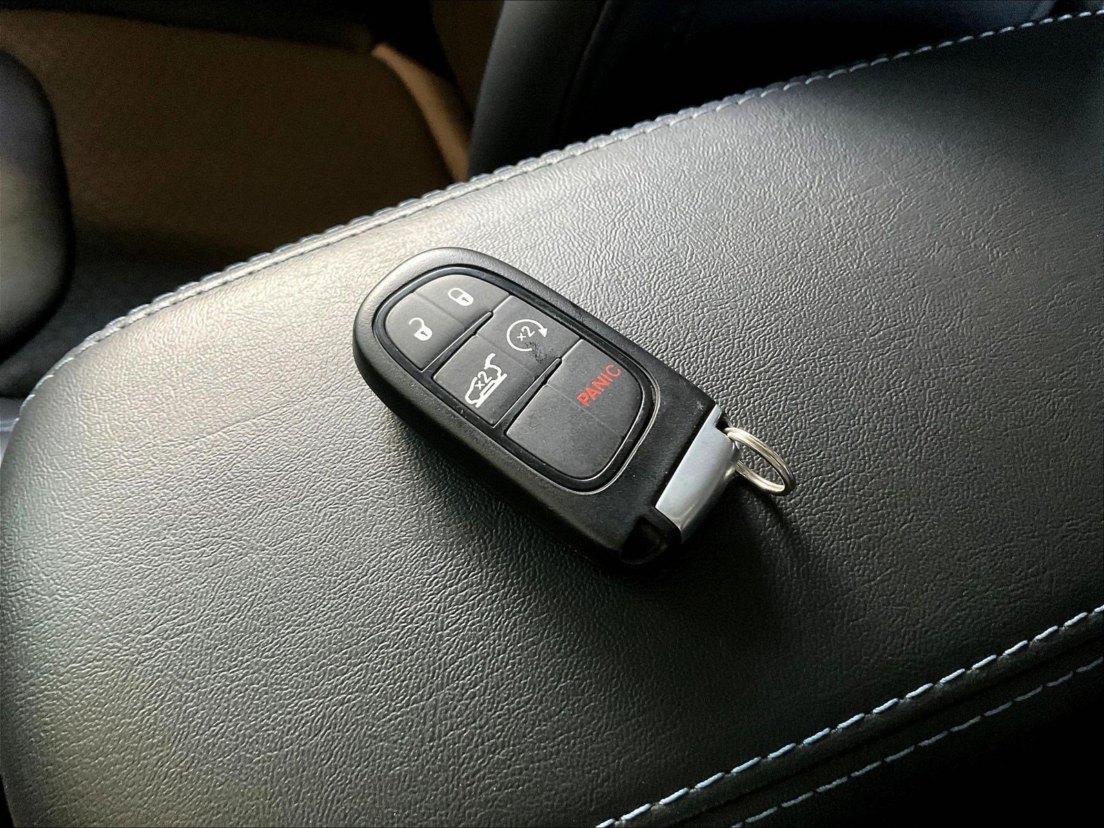 Used 2019 Jeep Cherokee Latitude Plus w/ Comfort/Convenience Group AWD/4WD image 33