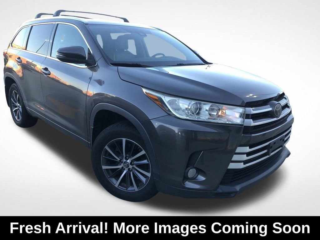 Used 2017 Toyota Highlander XLE AWD/4WD image 1