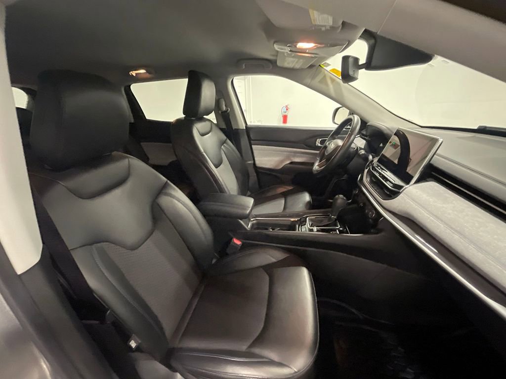 Used 2022 Jeep Compass Latitude w/ Convenience Group image 27