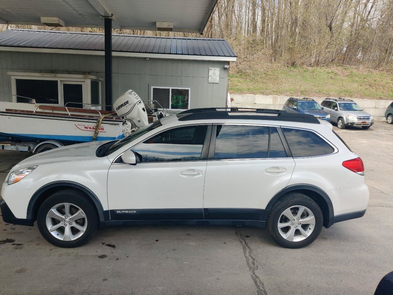 Used 2014 Subaru Outback 2.5i Limited w/ Moonroof Package AWD/4WD image 3