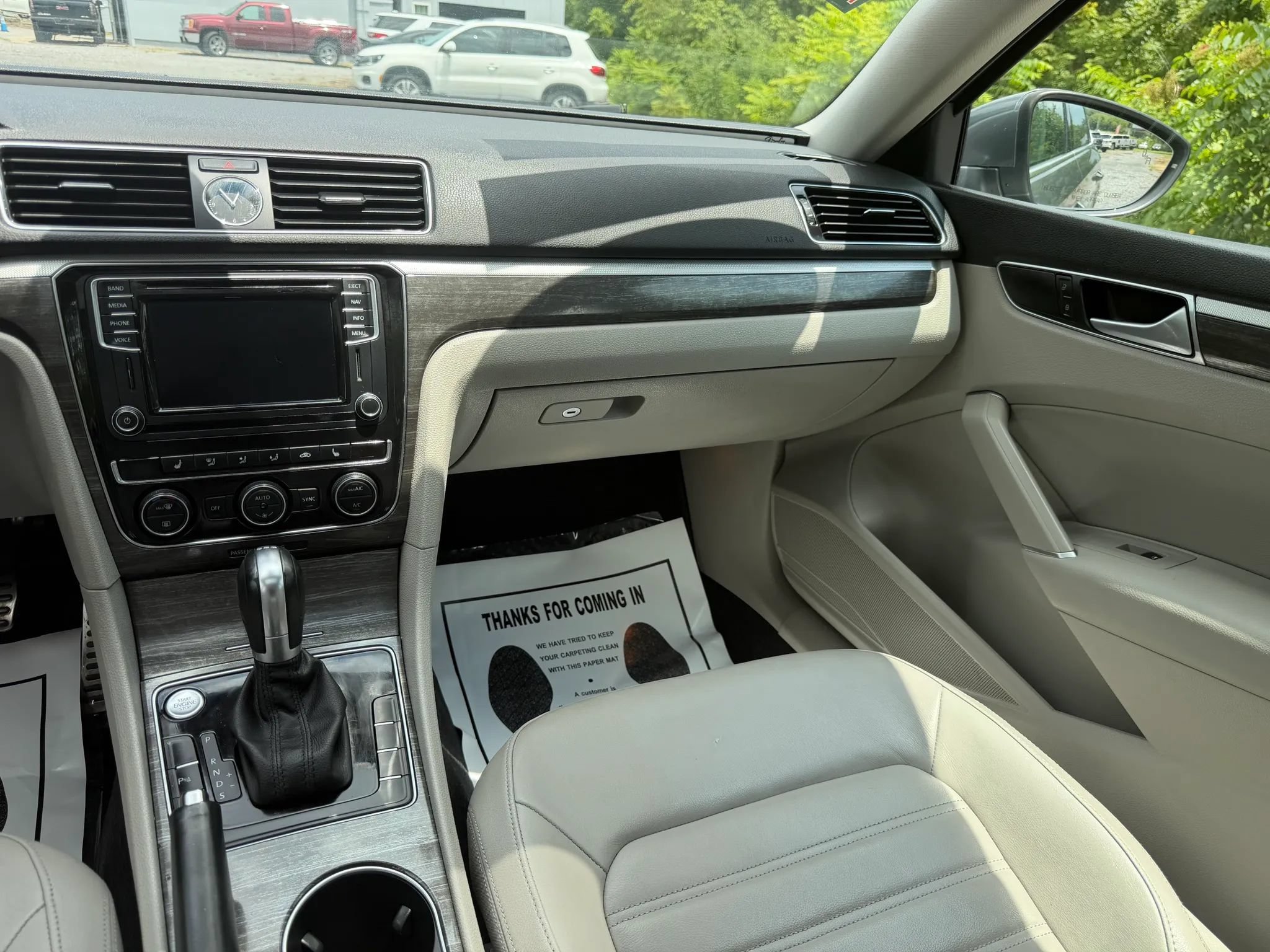 Used 2016 Volkswagen Passat 3.6 SEL Premium FWD image 27