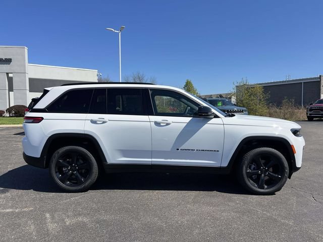 New 2026 Jeep Grand Cherokee Limited w/ Limited Altitude Package AWD/4WD image 10