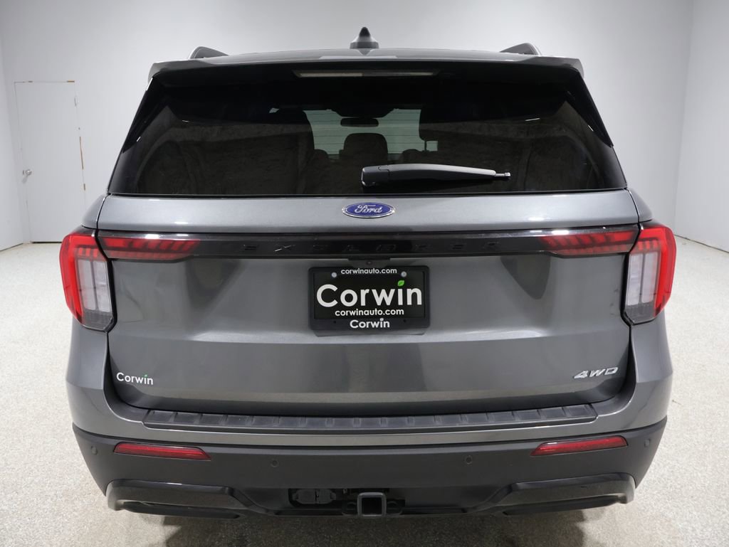 Used 2025 Ford Explorer ST-Line w/ ST-Line Street Pack AWD/4WD image 3
