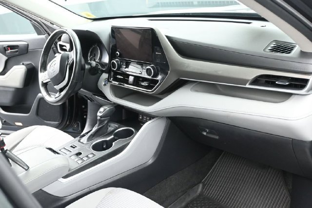 Used 2023 Toyota Highlander LE AWD/4WD image 22