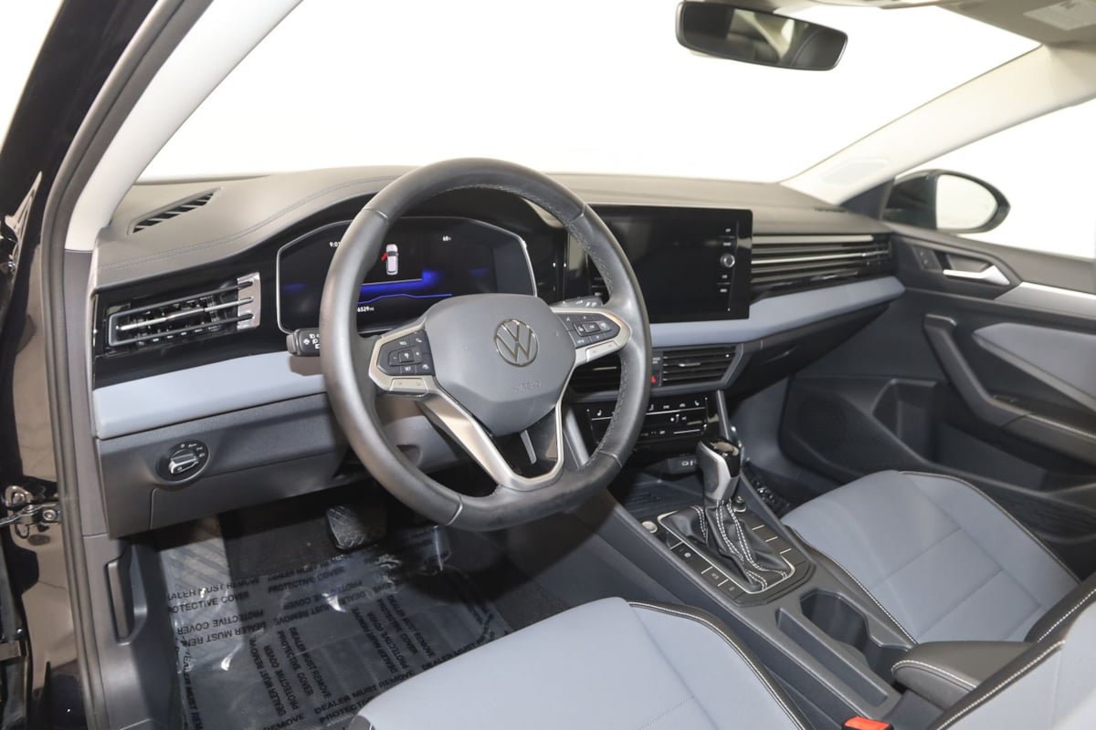 Used 2025 Volkswagen Jetta SE w/ Sunroof Package FWD image 26