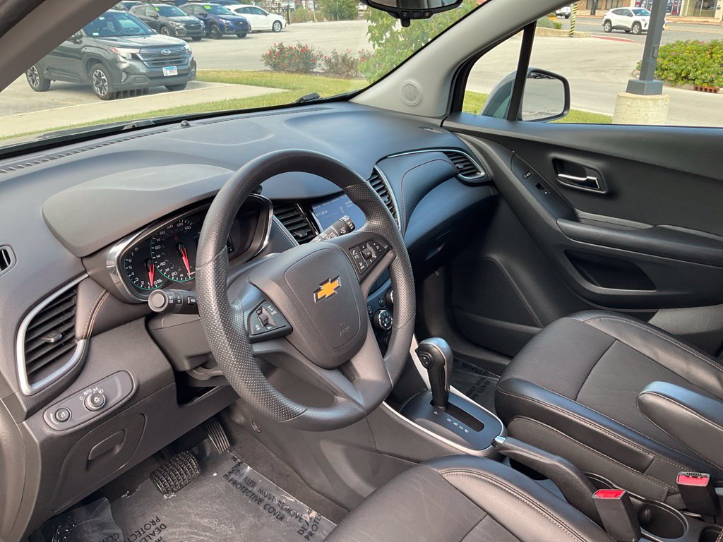 Used 2021 Chevrolet Trax LT FWD image 11