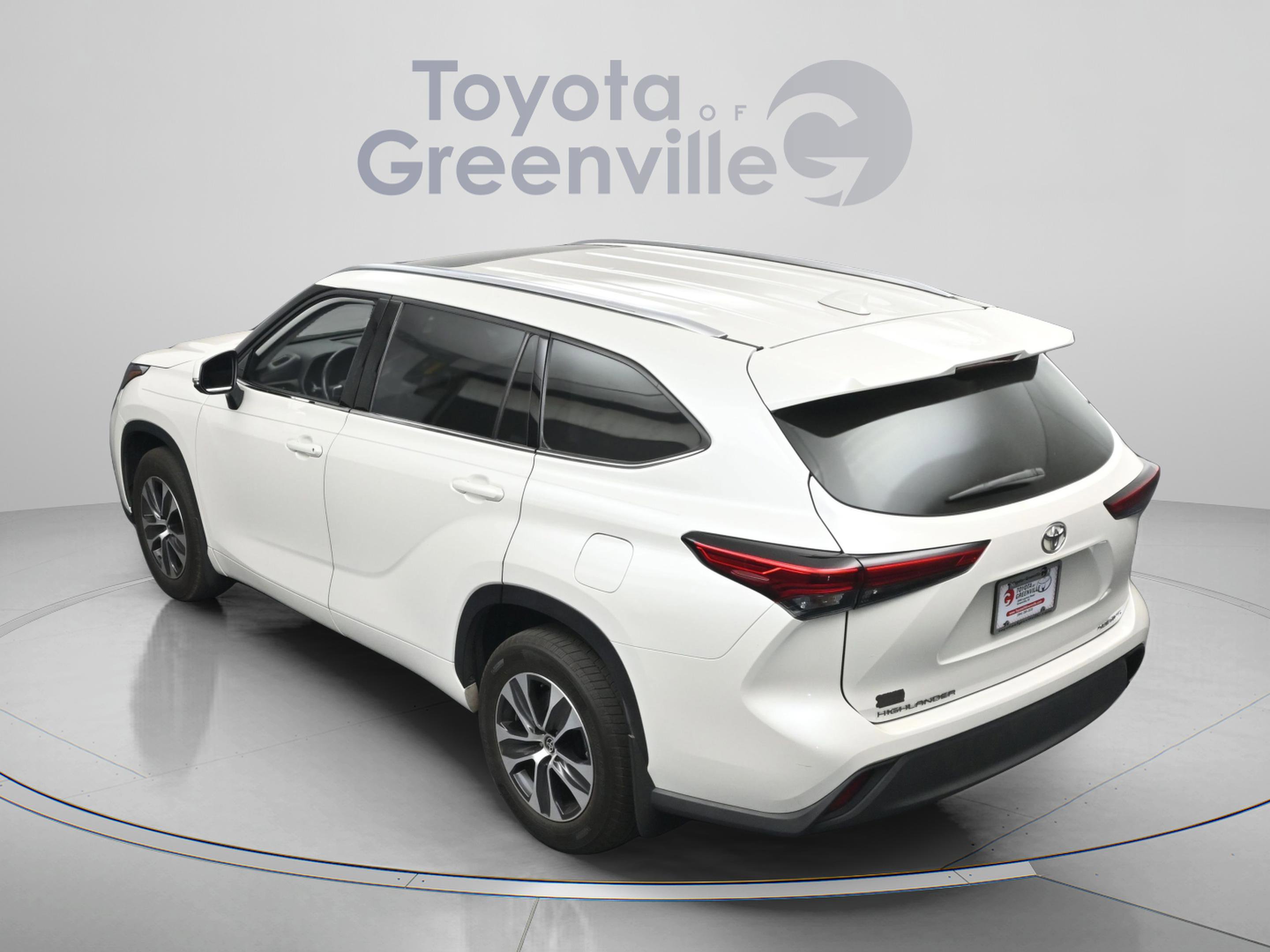 Used 2020 Toyota Highlander XLE AWD/4WD image 9