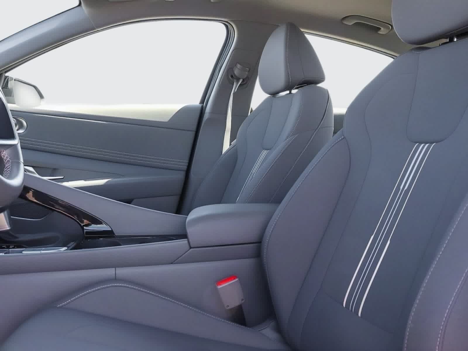 Used 2025 Hyundai Elantra SEL FWD image 27