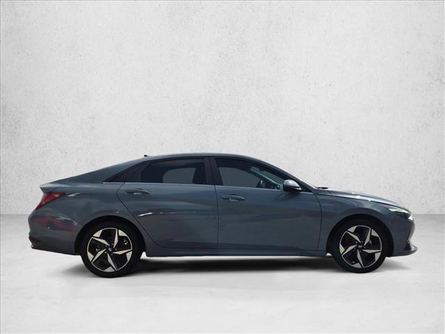 Used 2023 Hyundai Elantra Limited w/ Cargo Package FWD image 4
