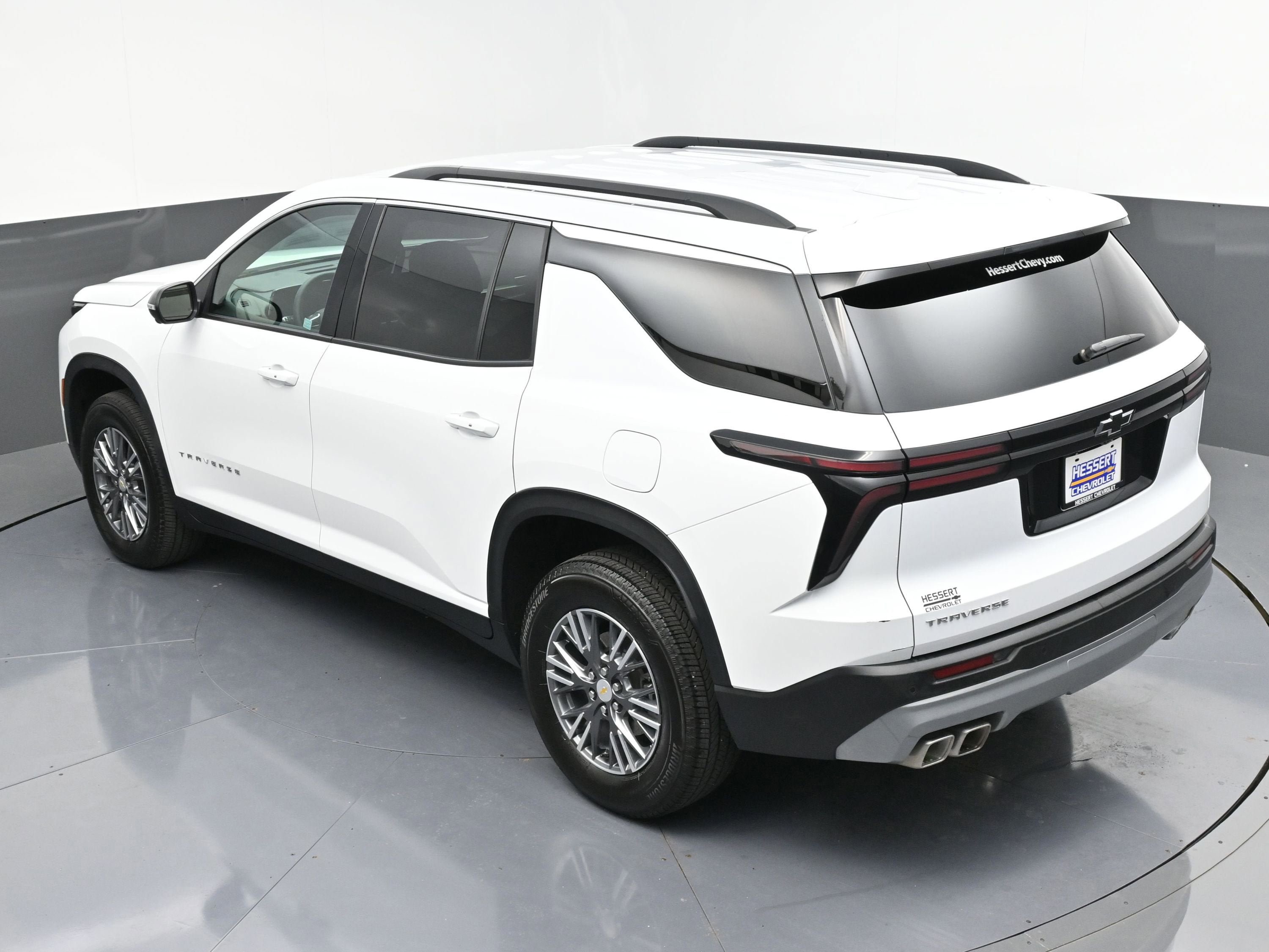 Used 2026 Chevrolet Traverse LT w/ Driver Confidence Package FWD image 42
