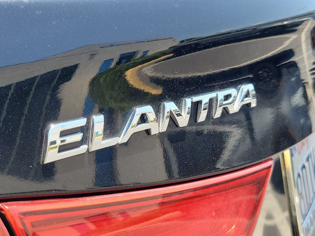 Used 2015 Hyundai Elantra SE w/ Option Group 02 FWD image 8
