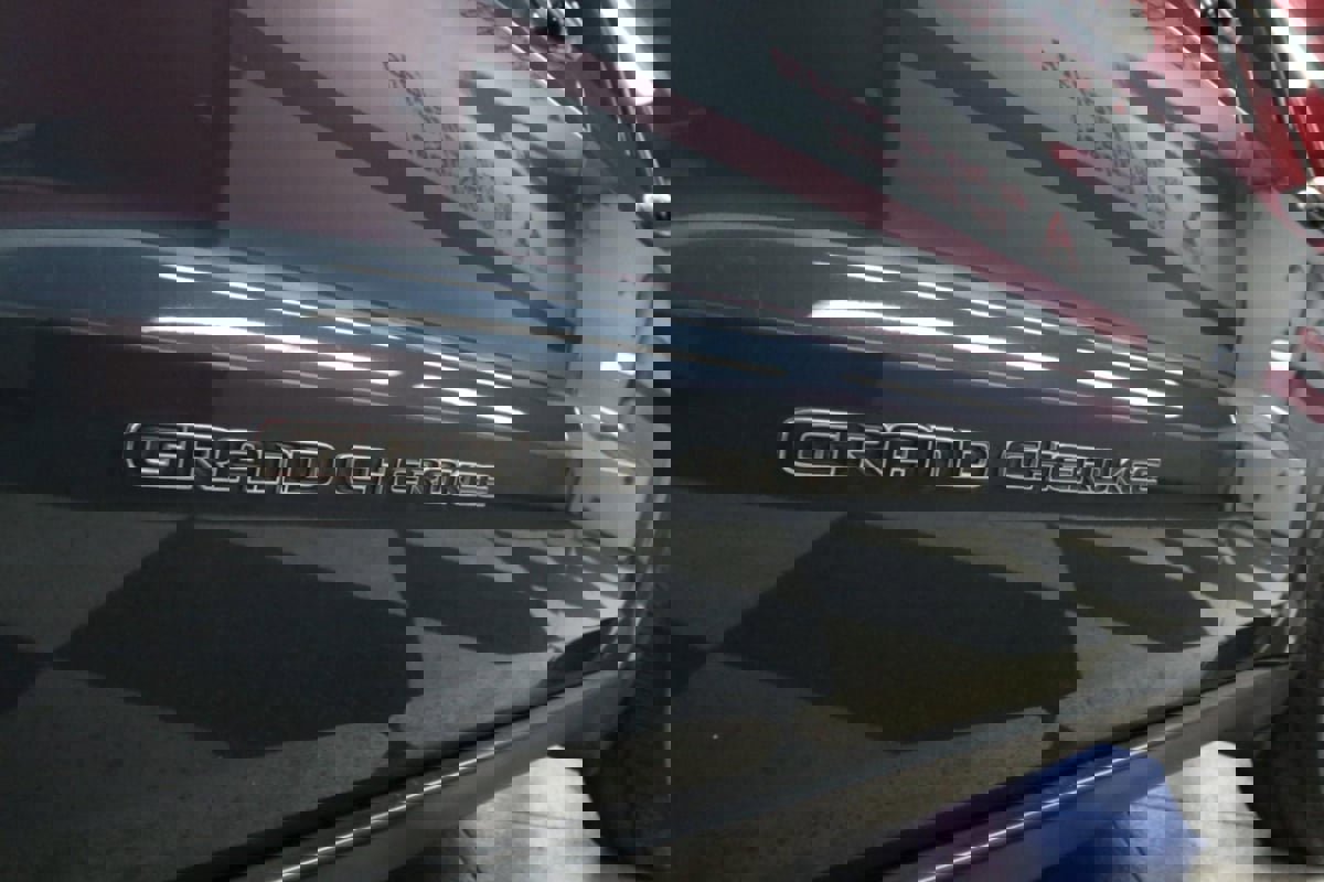 Used 2021 Jeep Grand Cherokee Limited image 34