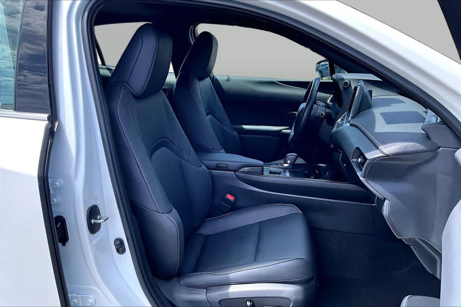 Used 2025 Lexus UX 300h FWD image 8