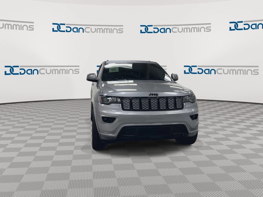 Used 2020 Jeep Grand Cherokee Altitude AWD/4WD image 3