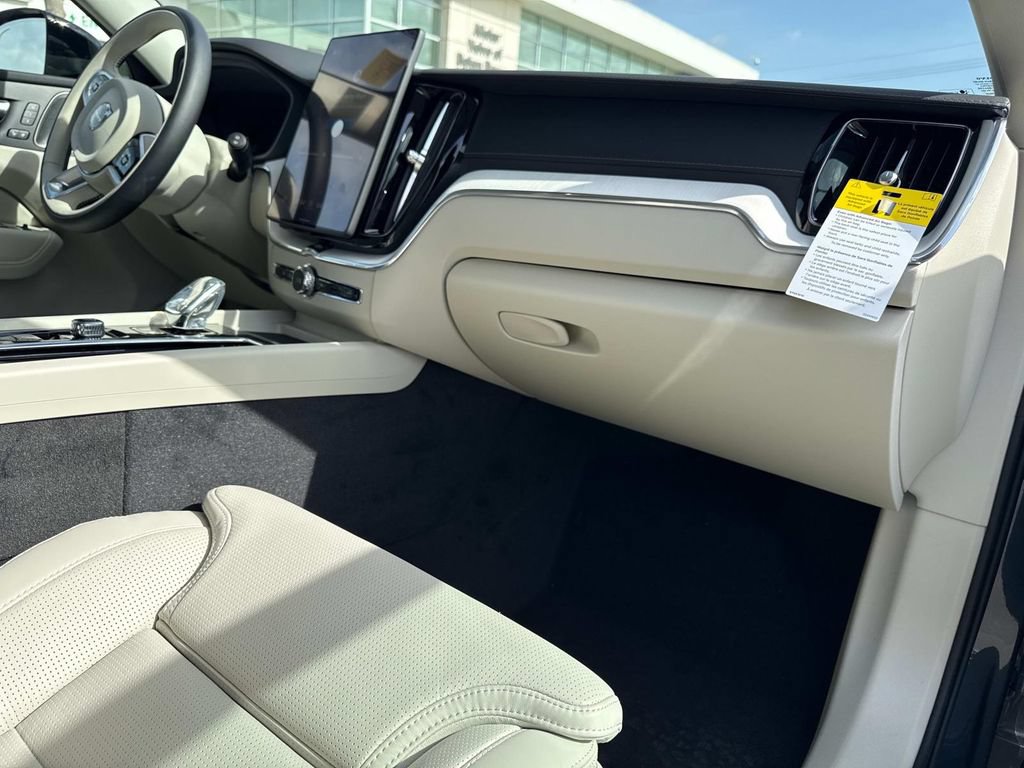 New 2026 Volvo XC60 T8 Ultra w/ Protection Package Premier AWD/4WD image 17