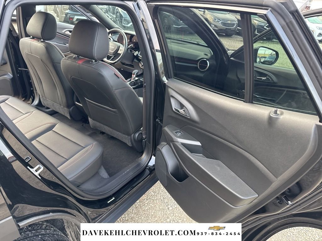 Used 2025 Chevrolet Trax RS w/ Sunroof Package image 22